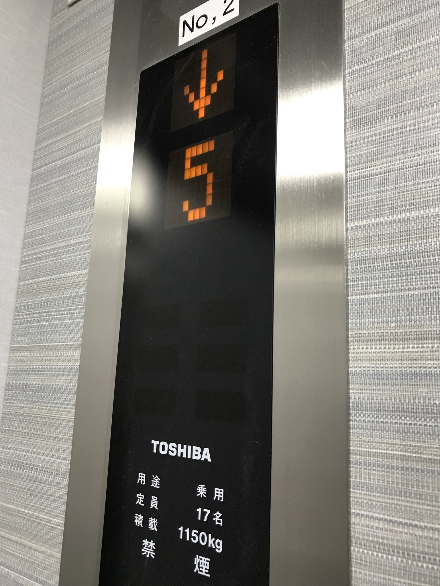 エレベーターの無い5Fです。