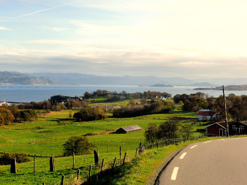 NormannAsk's tweet photo. Autumn ,#picoftheday ,#ilikethispic ,#travel ,#nature ,#landscape ,#autumn ,#Rennesøy ,#høst ,#Beautifulday ,#Rogaland ,#beautifulplaces https://t.co/F6ugV8bte0