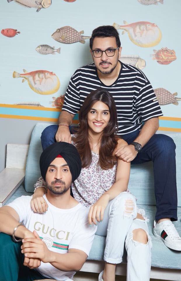 FamousStudiosEU's tweet photo. @diljitdosanjh @MaddockFilms #DineshVijan @kritisanon #ArjunPatiala #LARGER THAN LIFE .. 2018 |Arjun Patiala | https://t.co/Vc0kqUnEf1