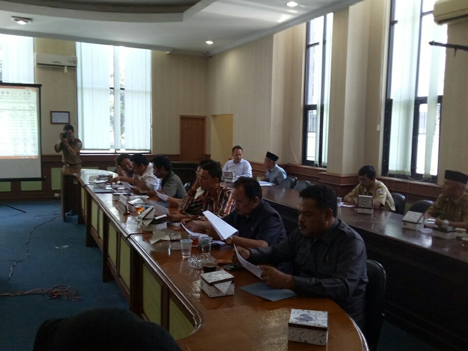 setwan_pdg's tweet photo. Rapat Kerja Badan Musyawarah DPRD Kabupaten Pandeglang, Pembahasan Jadwal Kegiatan DPRD Bulan Novrmber 2017 https://t.co/WUvv9ufsw5