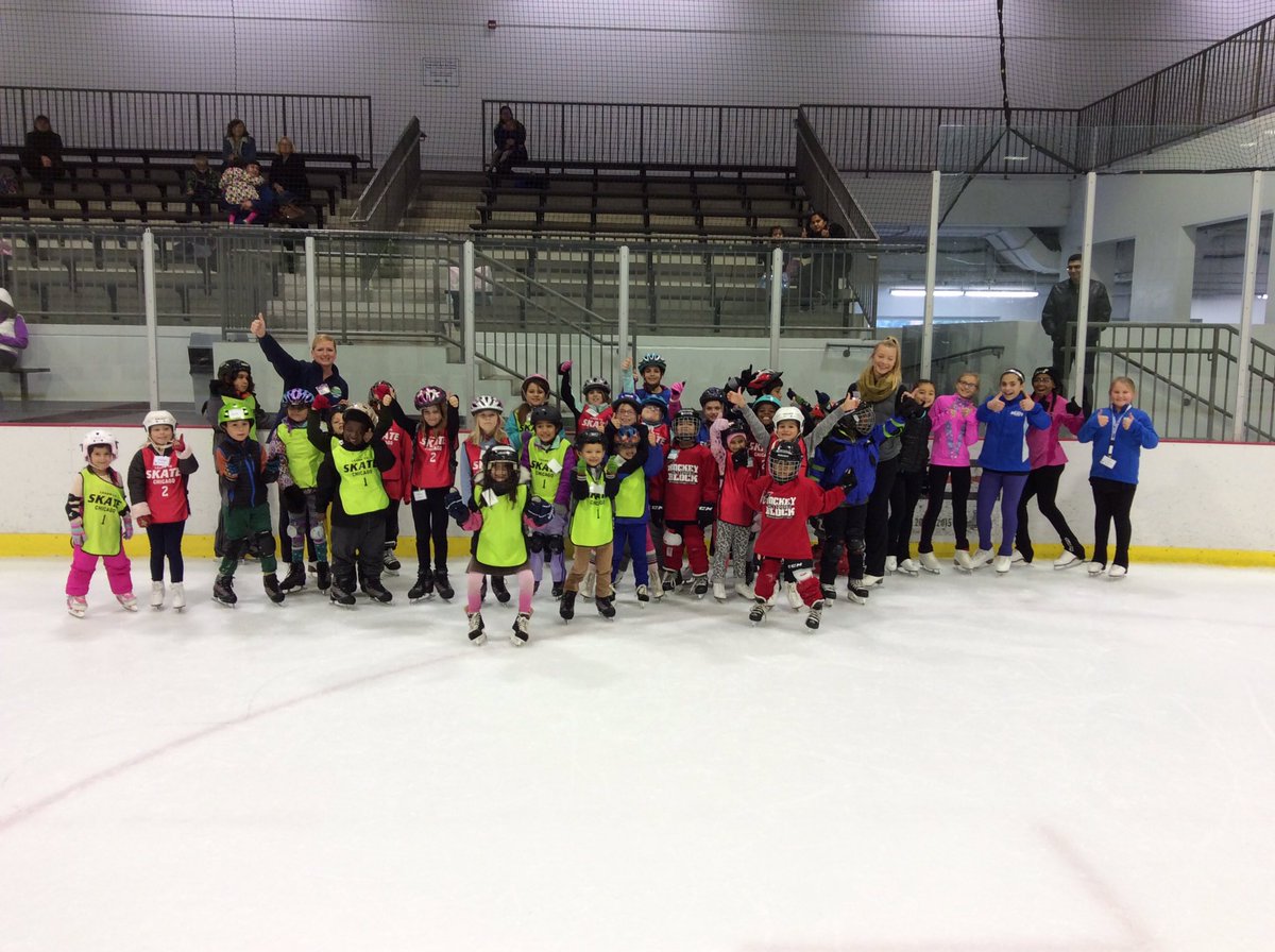 AmiParekh1's tweet photo. Thumbs up + The Dab at class today! :) @MorganParkSC @1stGoalChicago #LTSChicago #GoFigure #HOYB https://t.co/5GvW3OnEOh