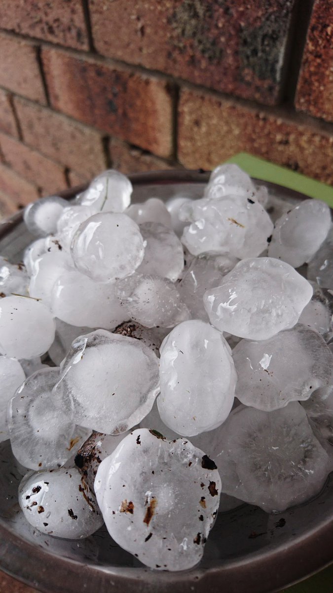 heytherelou's tweet photo. Giant hail stones. Narrabri, New South Wales, Australia. #hailstorm #nsw #storm #australia #narrabri https://t.co/JpTnRU1kzX