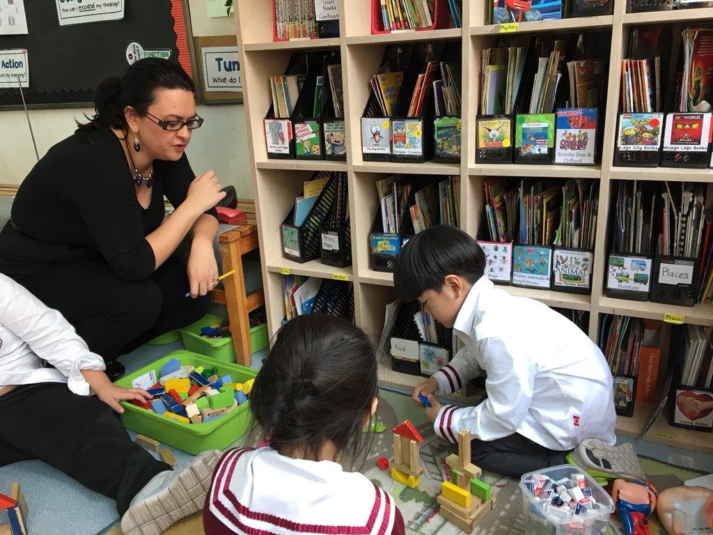 turnmeluce's tweet photo. Students exploring measurement using non standard measurement tools in grade 1 #mycisb #pyp #inquirymath https://t.co/K5gmOu7rqn