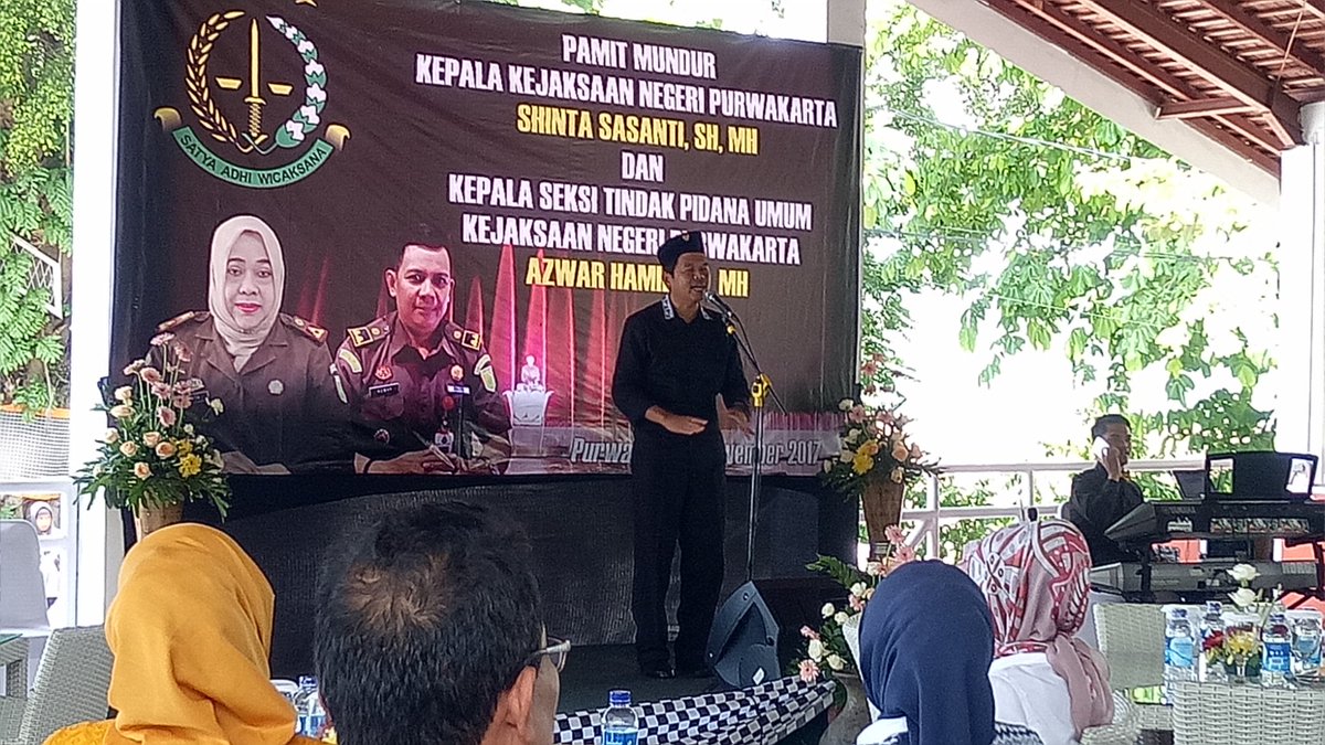 SatpolppPwk's tweet photo. @DediMulyadi71 @Koes59 Kasatpol menghadiri acra PAMIT MUNDUR KEPALA KEJAKSAAN NEGRI PURWAKARTA. https://t.co/hED4YSFQdP