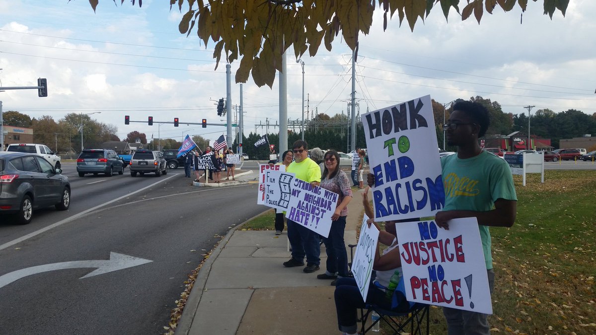 TheVikChick's tweet photo. #SGF Sunday Solidarity with #StLActivists because the #StLVerdict #ExpectUs Every Sunday #BlackLivesMatter https://t.co/EQTH3csVIL