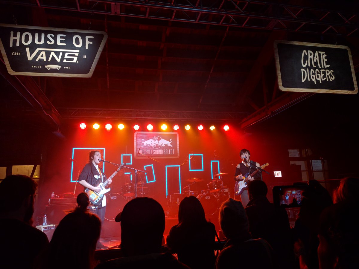 RadioOneChicago's tweet photo. Hanging out on Day 5 of @RBSoundSelect #30DaysInChicago with @Ohmmemusic! 📸: @AlvarezAlex27 #AllChicagoEverything #HouseofVans #Chicago https://t.co/Spt1bnp03V