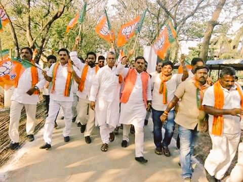 kadali8889's tweet photo. Ryally of Nava Bharat Yuvachaitnya Mahasabha in Tanuku, W.G.DT. A.P. Under @MRK7399 @VishnuReddyBJP https://t.co/5JAqvOPNDC
