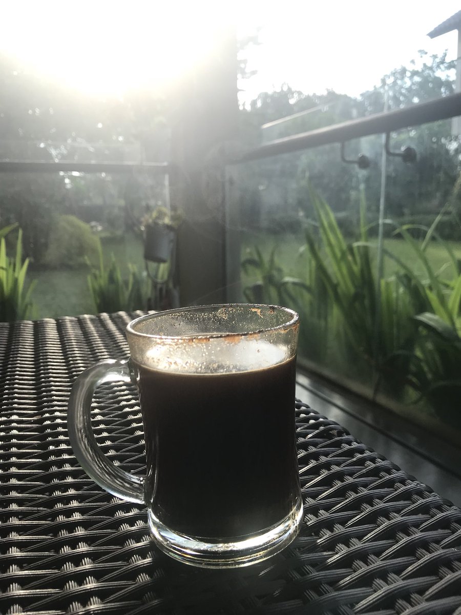 pandji's tweet photo. Ujan2 enaknya ngopi... https://t.co/8qzUEMpbuV