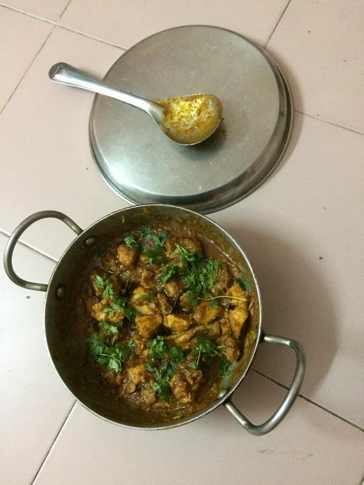 #chickencurry #indianfood #pasi #aakali #akali #food #andrafood #telanganafood #ammachethivanta #amma #happychildrenday #chefrajesh