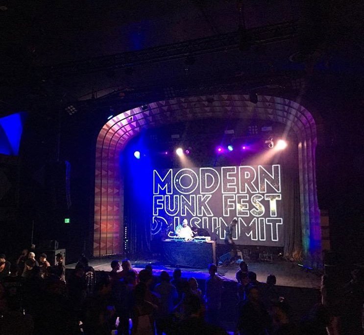 1Moniquea's tweet photo. It felt really good inside the #ModernFunkFest DJ Summit. I loved it. ❤️
•
📷 - @zore72 https://t.co/JctprnMRBA