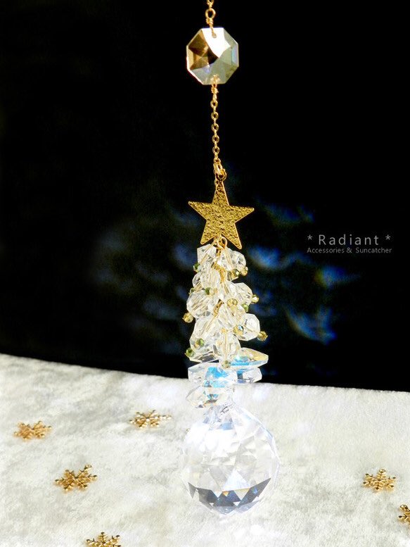 beads_radiant's tweet photo. お部屋が狭くならないガラスのクリスマスツリー🎄はどうですか？
世界最高水準のクリスタルガラスをたっぷり使いました。今年は限定2点です。
https://t.co/8e1UhhRxSb

#Creema冬支度 #swarovski #asfour #クリスマスツリー #ハンドメイド https://t.co/AtZ7vQPLZN