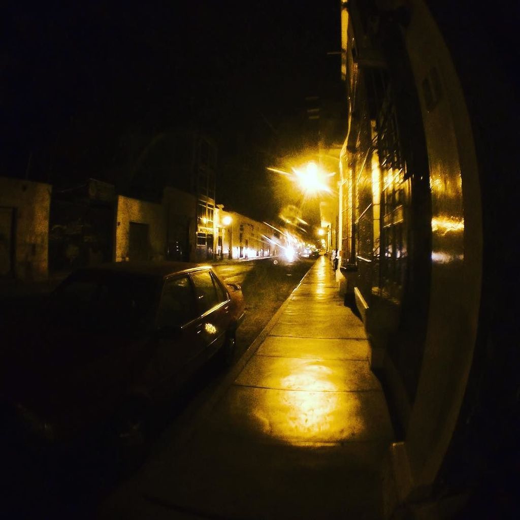 OscarSamanamud's tweet photo. Trujillo de noche
.
.
.
#madrugada #midnight #fisheye #Trujillo #instawindows #igers #igerstrujillo #colonial #pas… https://t.co/KA9218NiDK https://t.co/CnvxN9s6Bu