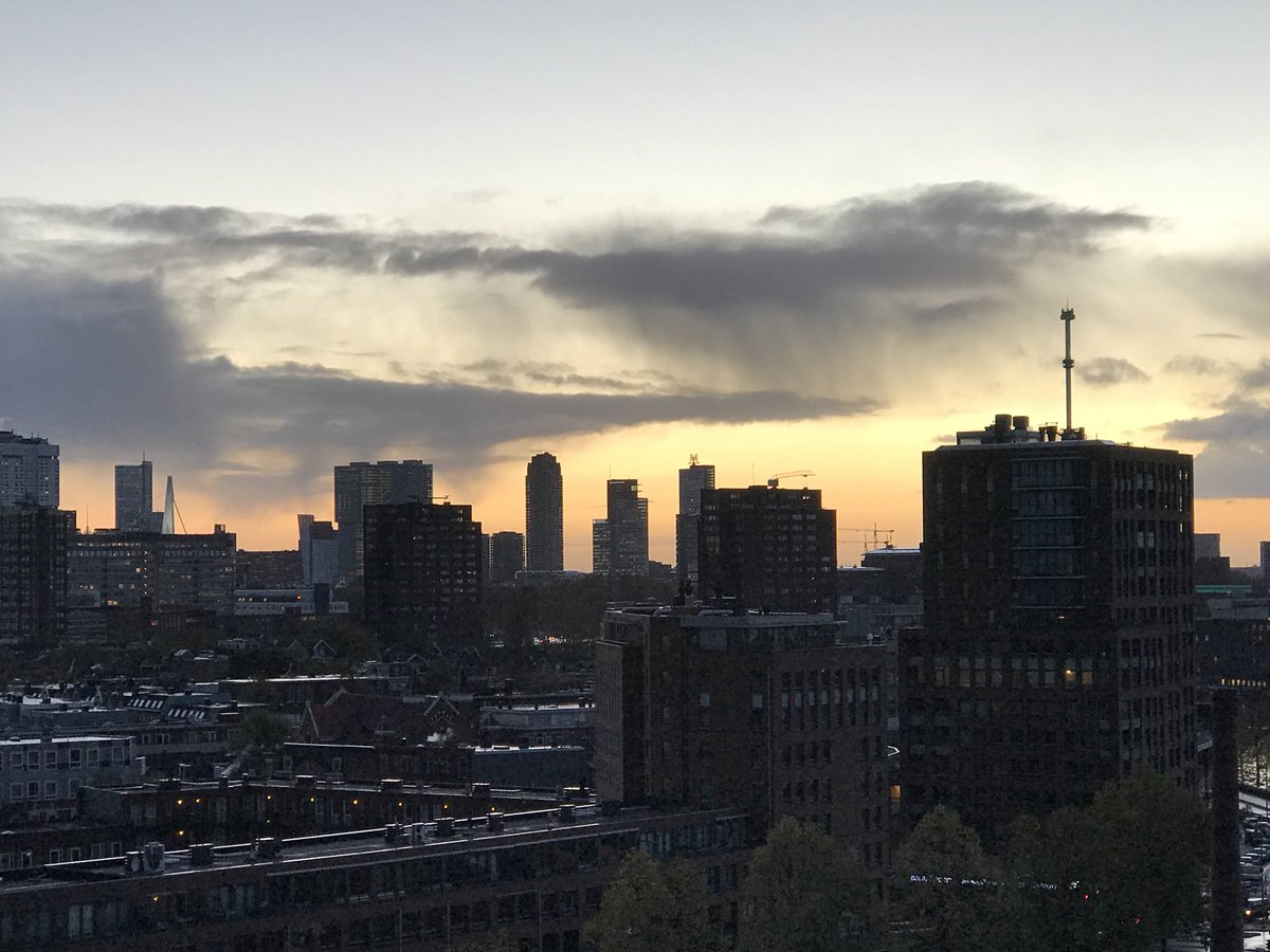 POL_Berenschot's tweet photo. Goedemorgen, met uitzicht op de #skyline van #Rotterdam #smallapple. Have a Nice day https://t.co/LsIRreFtA7
