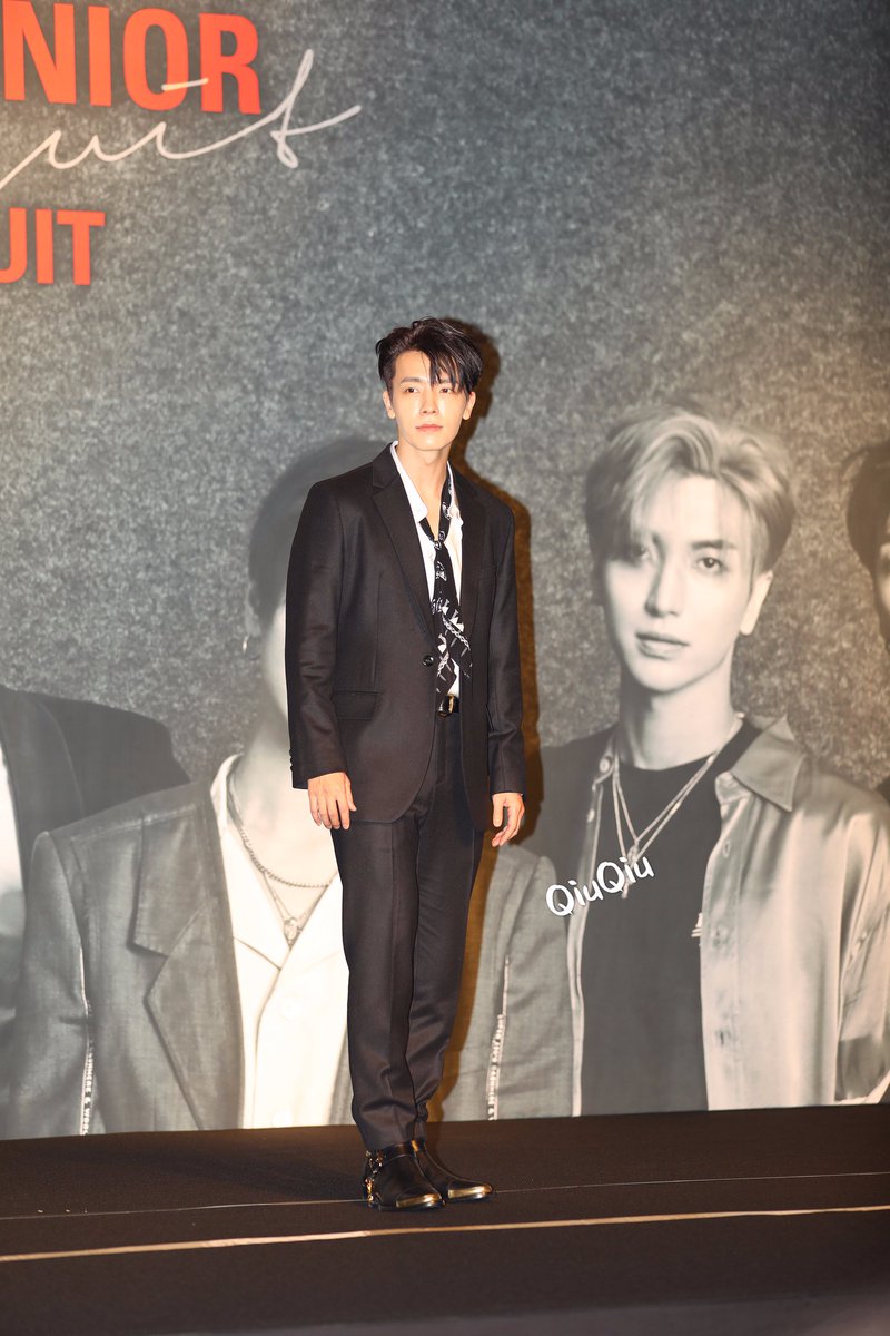 Syarina801003's tweet photo. 061117.
Superjunior press con..
#12thAnniversarysuperjunior https://t.co/3bKdjuUA1W