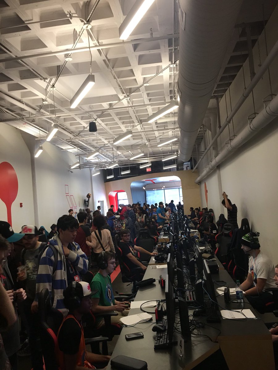TeamRocketNight's tweet photo. Sooo many people showed up in #SquidStorm2017 it was incredible. And intimidating. And heartwarming. βΊοΈ https://t.co/jCrqLNZJoQ