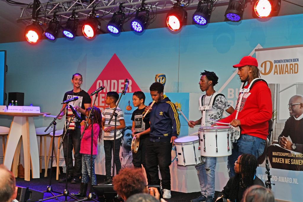 DDDAward's tweet photo. Actiefoto's van de finale van de DDD Award van afgelopen vrijdag tijdens het Ondernemersplein Den Haag! #OPDH17 #DenHaag #Haags https://t.co/RIxljb30U0