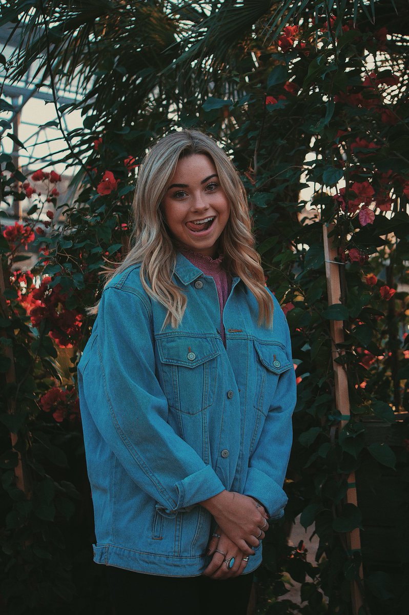 strattondeneke's tweet photo. my girl cute as hell. like sometimes i wish i didn’t know her so i could just holla at her again like wassup. https://t.co/BvLYHshrqk