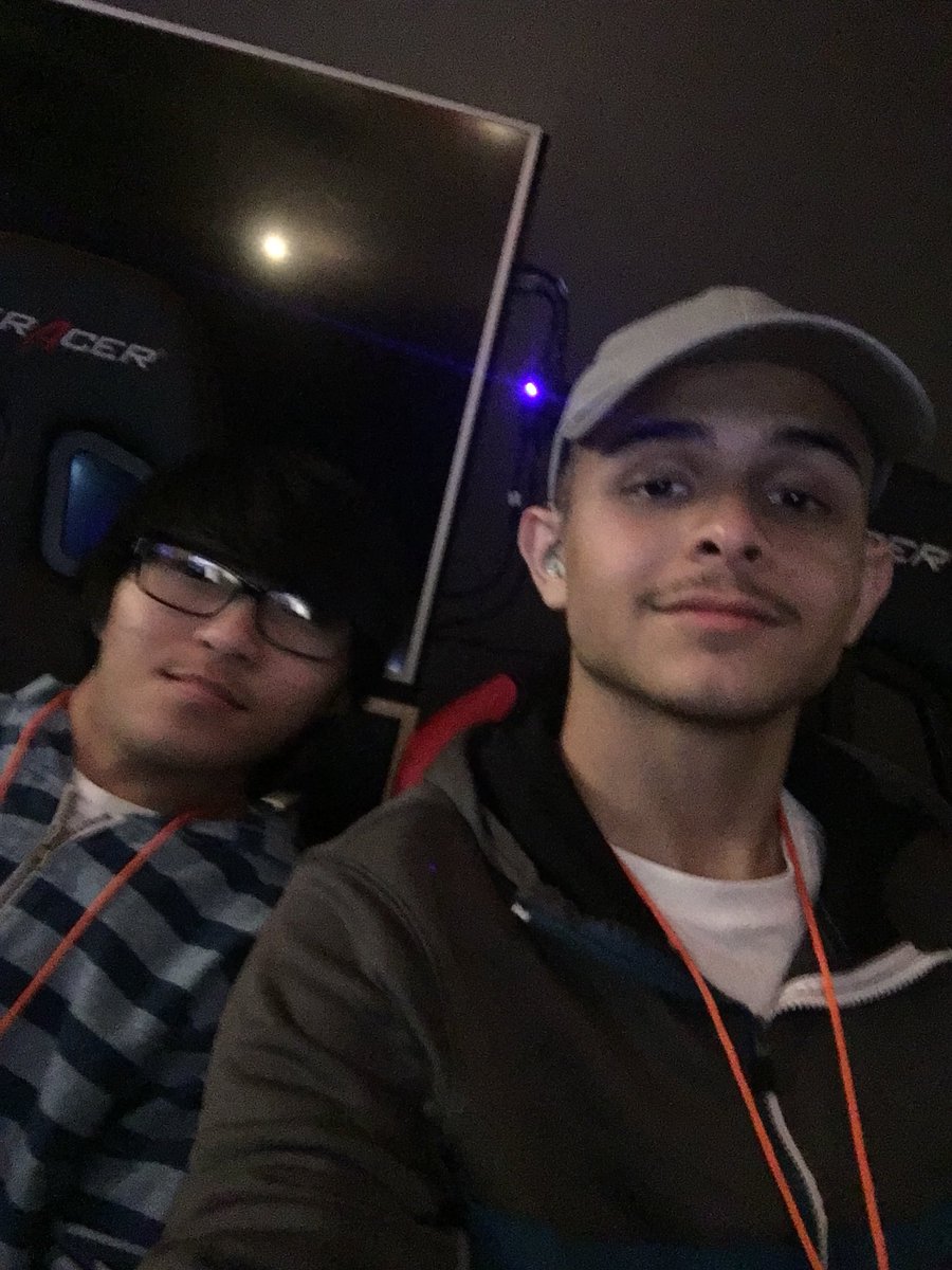 TeamRocketNight's tweet photo. M Y D U D E N O V A. AYYYYY
by far the hypest momemt for me at #SquidStorm2017 was chilling with @NovaSpriter https://t.co/oIfTHxkz14