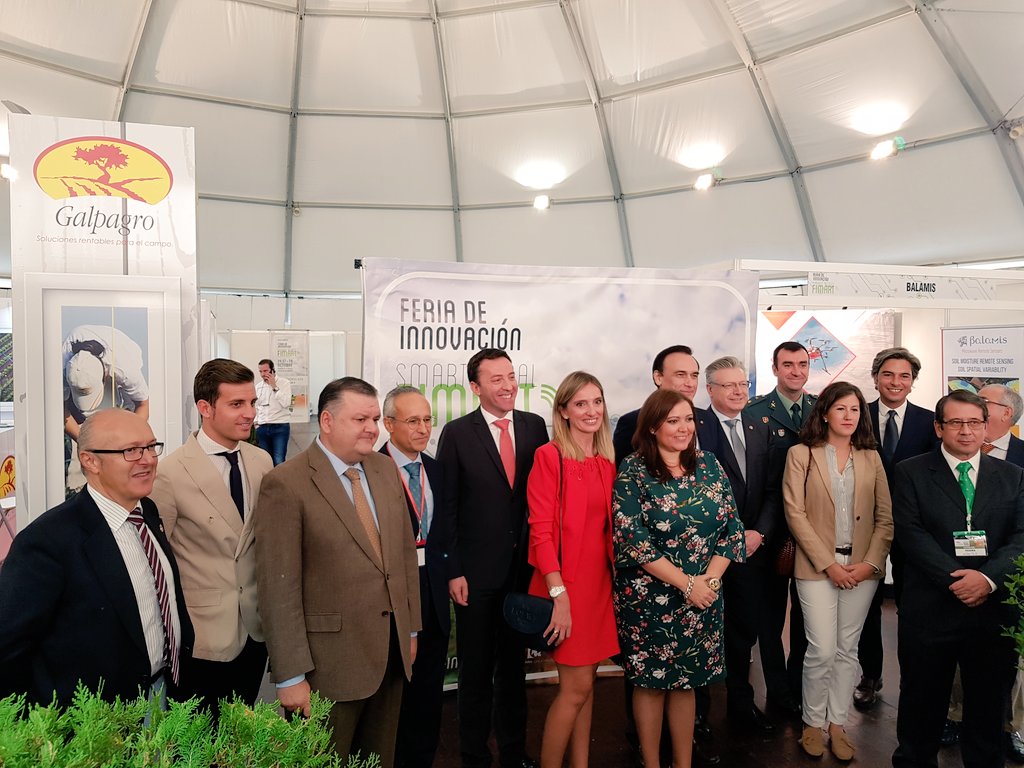 edit_agricola's tweet photo. 🛰️🚜 Andalucía trabaja en el desarrollo de la innovación digital con #FIMART17 ⏩ https://t.co/t0lgYijISZ #agriultura #AgTech https://t.co/OPjawmjegn