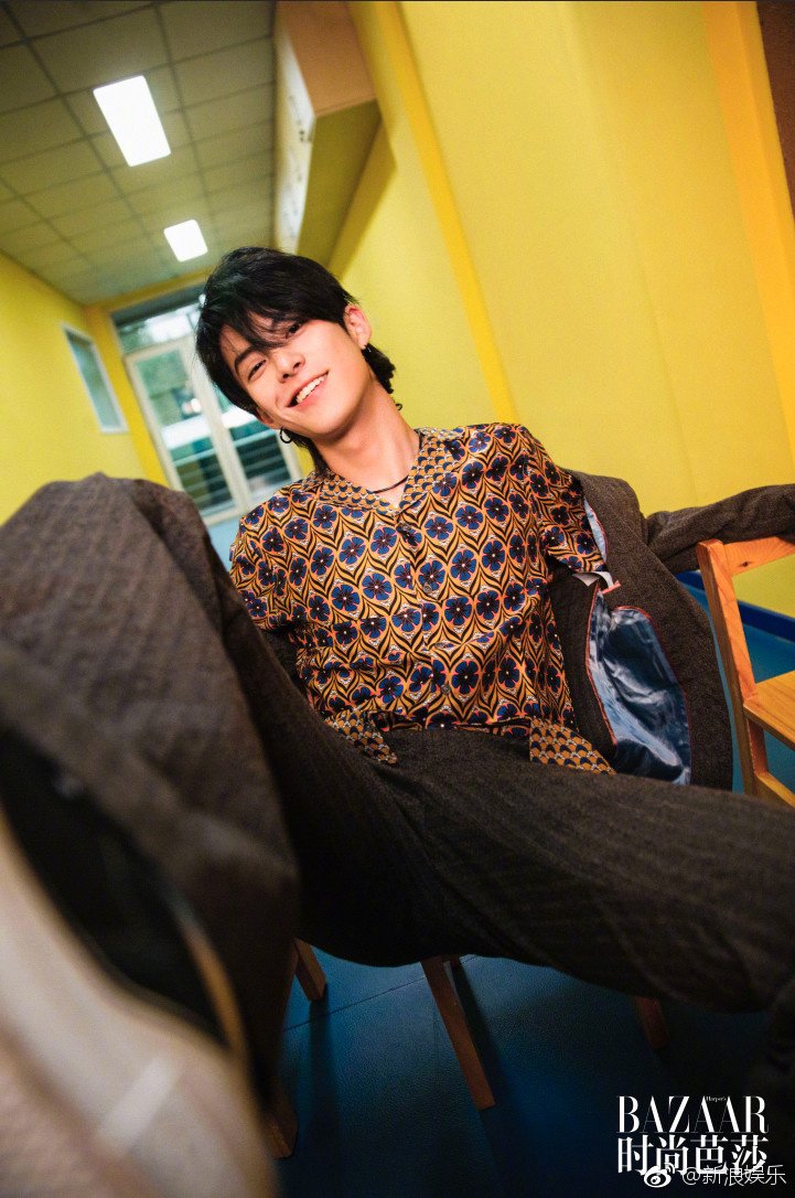 souless_angel's tweet photo. น้องเต้าหมิงซื่อจะถีบหน้าอยู่แล้วลูก ชื่อนุ้ง 王鹤棣 (Dylan) อายุ 19 เว้ย ไม่คุกมาก แต่น้องแว๊นมาก อีกนิดก็ทสนรแล้วอะแว๊นกว่าอีจิมะอะแกร เอาดีๆ https://t.co/SVveXDIFu5
