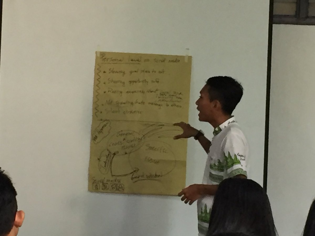 itsmepoljohnb's tweet photo. Discussion on the role of youth on social media. This guy from d’ first group’s talking about the situation of soc med in Cambodia. #AYF2017 https://t.co/NXPMgk4hnF