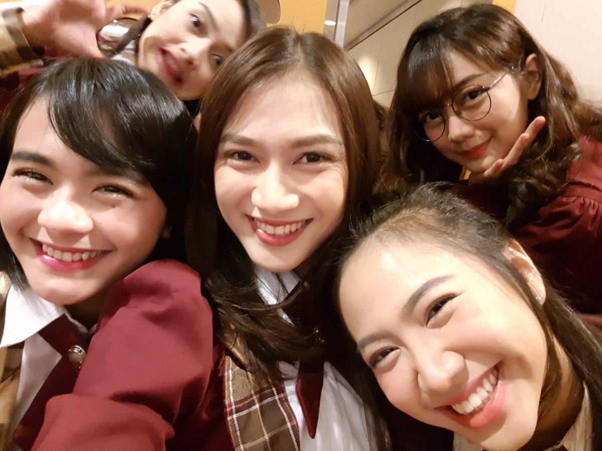 MelodyLaksani's tweet photo. Oh iya, belum ngucapin selamat buat Top 1 #JKT48RH2017 'Cinta yang Tulus Crescendo' selamat girls! Can't wait to see that vclip😍😍😍 https://t.co/JgFdoPRj4c