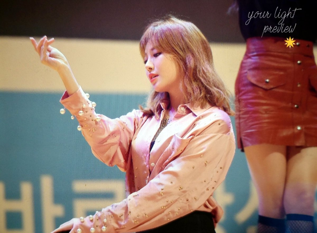 171106 2018 평창올림픽 자원봉사자 발대식 by 잭콕
#유라 #걸스데이 #yura #girlsday
와...무대위를 뒤집어 놓으셨다 👏👏👏👏 다시 한번 생일 축하해♥