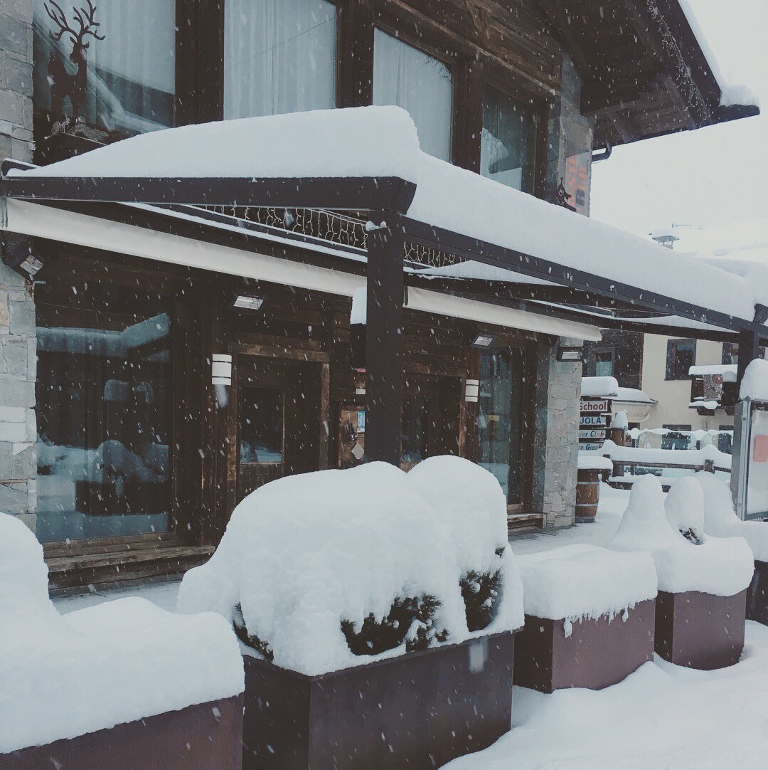 ❄️🎉⛷Good morning from #Livigno!
The best awakening ever!

#Livignolife #DolciVacanzeLivigno <a href="/Carosello3000/">Carosello3000Livigno</a> #themountainisfreedom