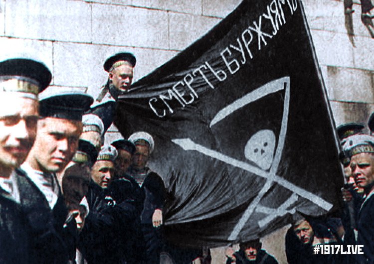 First batch of revolutionary sailors from Kronstadt disembarking at Vasilyevsky Island now! #1917LIVE
