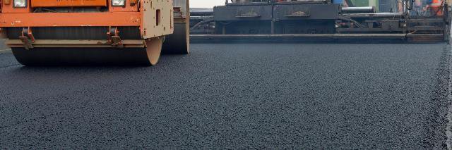 Rijkswaterstaat's tweet photo. We herstellen op 8 november de schade aan het wegdek van de #Postbrug #N670, hinder voor weg- en scheepvaartverkeer: https://t.co/KmrmQ1GkS5 https://t.co/YuryRO8gFn