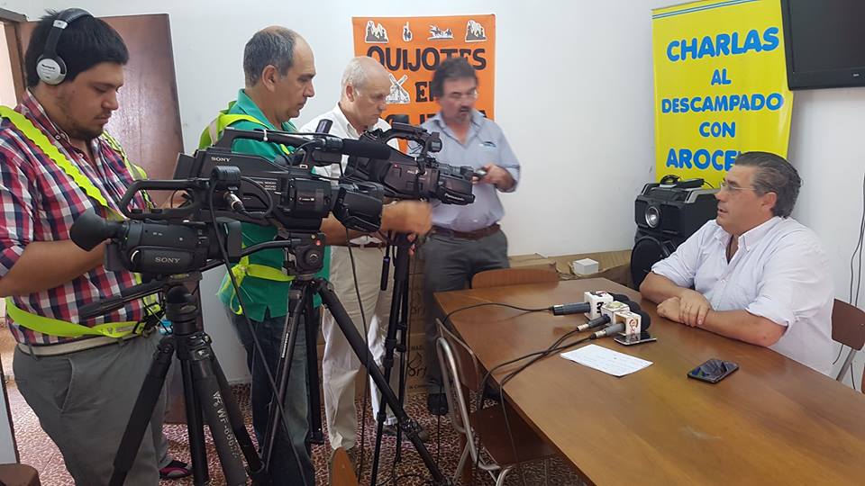 Mujeres4062's tweet photo. Diputado @JoseArocena en conferencia de prensa en @AgrupF hablando sobre respuesta del pedido de informe del MVOTMA https://t.co/GfLbrdj5cq