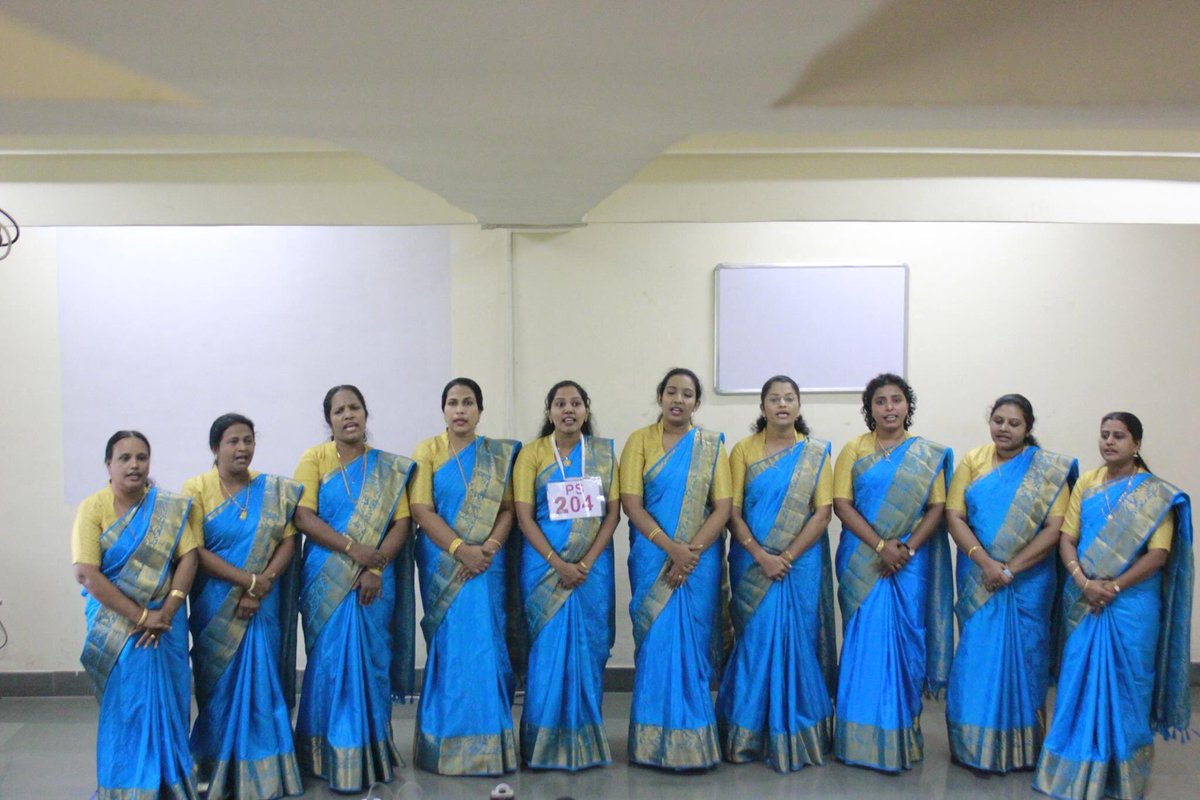 FrFranklin's tweet photo. #Psalm chanting: Chest no 04 of #Mathrusangam competitions. #DigitalKalyan #IndianCatholic #SyroMalabar #Mathrusangam17 #Armonia17 #Catholic https://t.co/GvoGVhPOIB