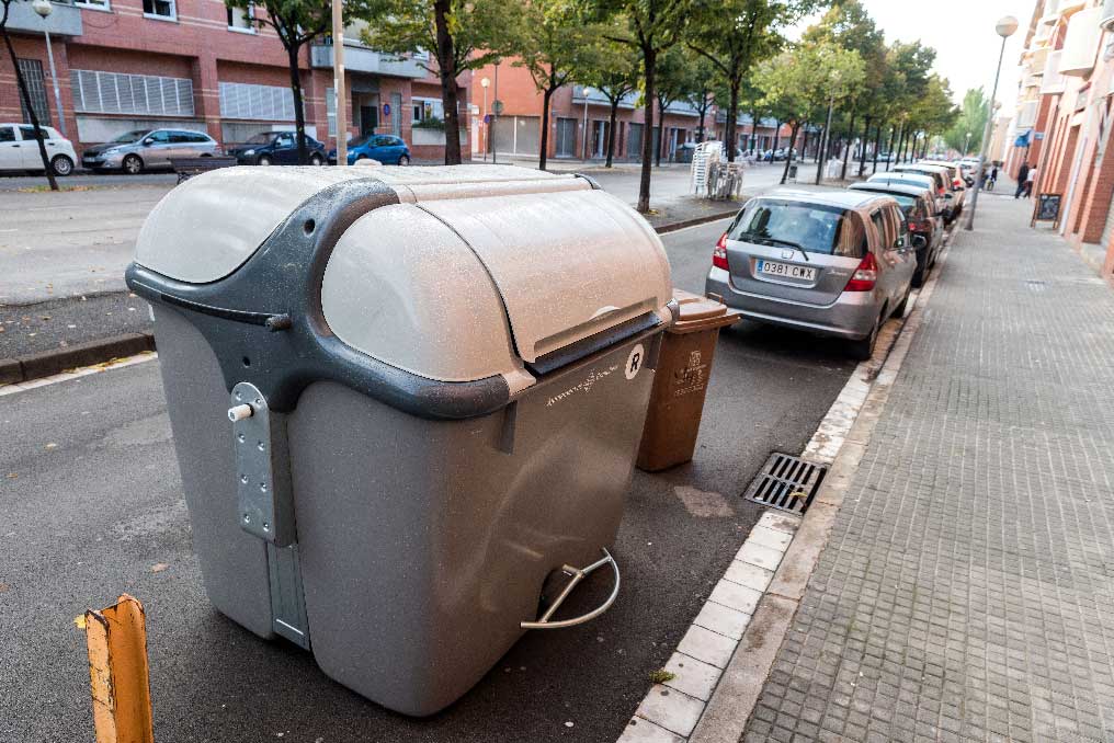 granollers's tweet photo. Canviem els contenidors de rebuig. De nit, per interferir el mínim en l'activitat ciutadana. https://t.co/wAJ2ZZd4Zx
#Mesneteja #Granollers https://t.co/LagSrMlahM