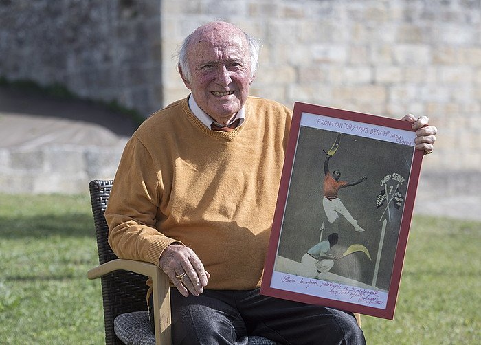 JaiAlaiNews's tweet image. Elkarrizketa oso interesgarria ANGELITO UGARTE-ri @rejaudas kazetariak @berria egunkarian: berria.eus/paperekoa/1909… #JAIALAI #fastestgame