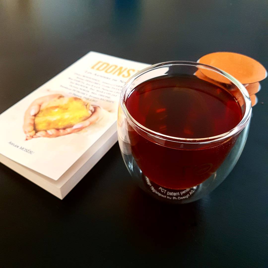 Et si la recette du bonheur simple se résumait à un livre et un bon thé #TObyLipton ? Vous valdiez ? ☺️