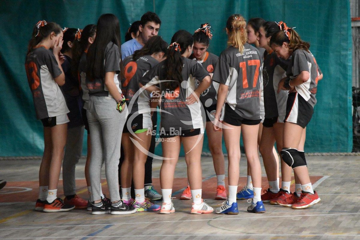 LCHandball's tweet photo. Punto Sur 24 - Humboldt 24
Menores Damas 
Se define la serie en Necochea! https://t.co/7WvMAgasW2