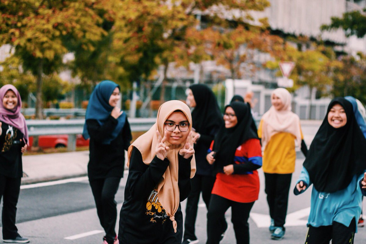 muaaaaadz's tweet photo. @smfscpolicy @AscarSportFest @S3Uitm #potraits
#ASCAR2017 https://t.co/umxgDV0Gkt