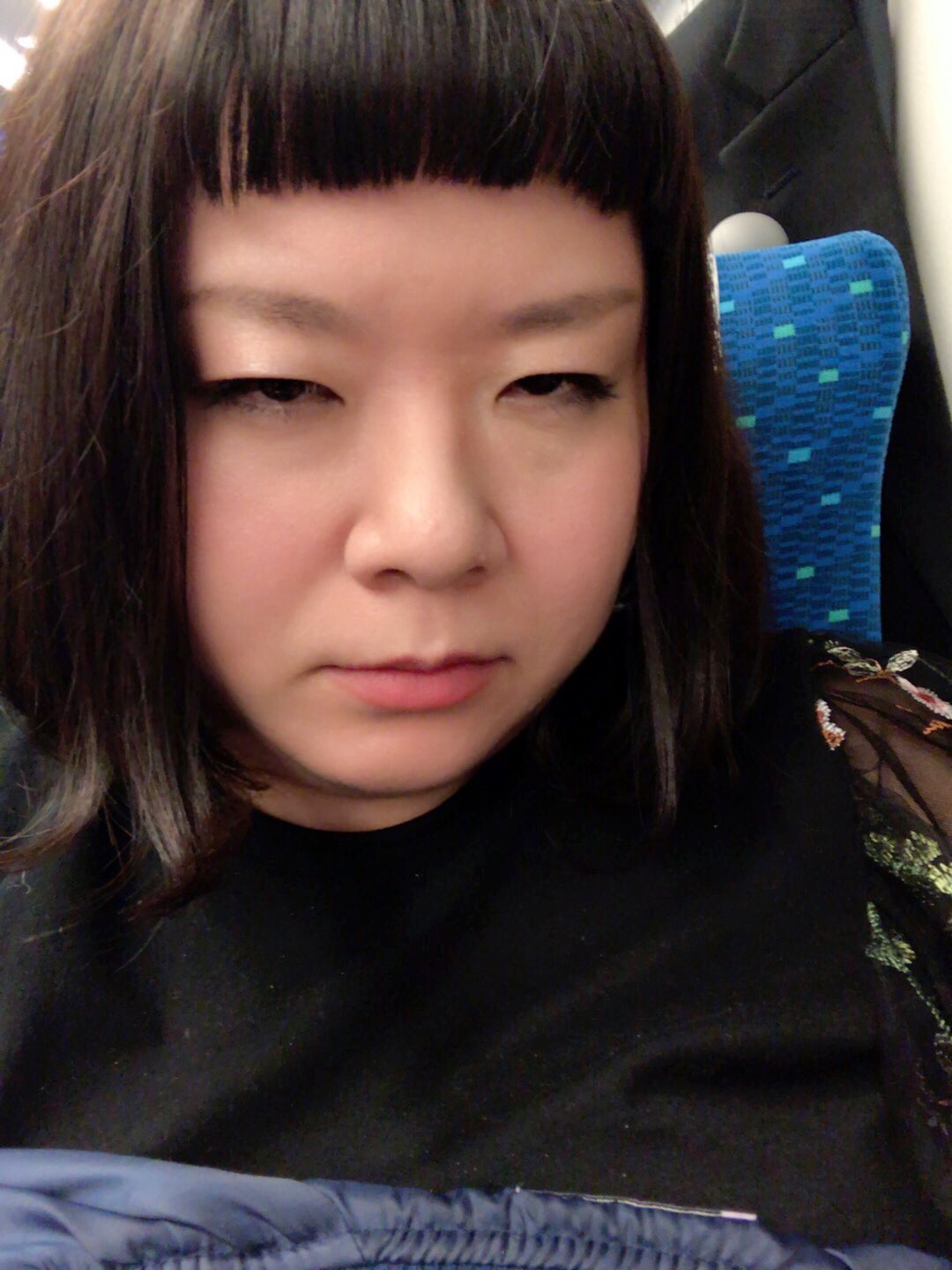 堀川絵美 あれ どうしよ 冷静になればなるほど自分の前髪おかしいかもしれん この髪型で34歳で太ってる女性見たことある メイクさんは 3日で見慣れますから てゆうてはったけど言いながらめっちゃわろてたなあ あれ やってもうた T Co