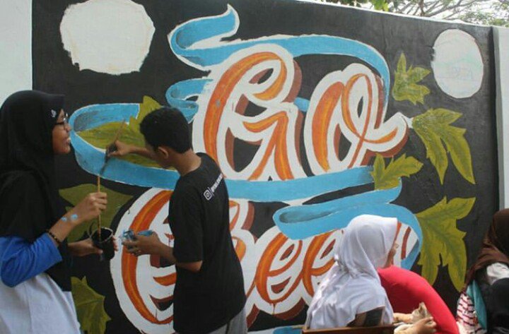 osissmandung's tweet photo. Kegiatan hari pertama diesnatalis SMAN 1 Kedungwuni yaitu pencatan tembok dan donor danar yang dilaksanakan hari Sabtu, 4 November 2017 https://t.co/eTljUNSCZX
