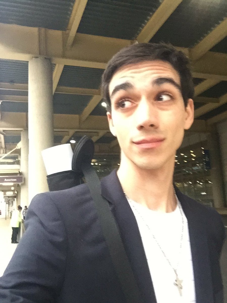 RMisla's tweet image. Walking thru the airport w/ your research poster like "No, I'm not an architect" #STEMProblems #ScientistsToday #ABRCMS2017