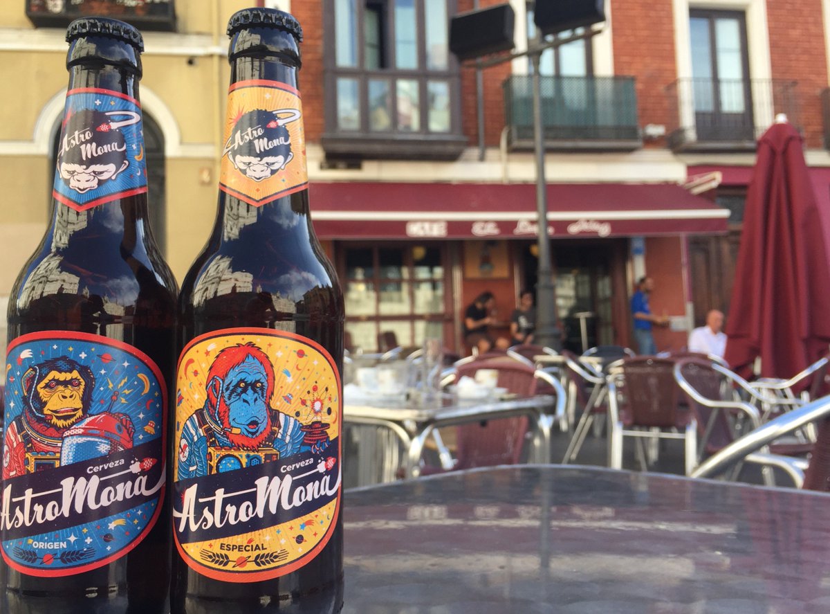 astromona's tweet photo. @AyuntamientoVLL @CNPinchosVLL Solo os faltan botellines de #AstroMona, cerveza 100% Pucelana!!! Estaríamos orgullosos de regalaros una caja 😉 @astromona https://t.co/r6KdbRpPFV