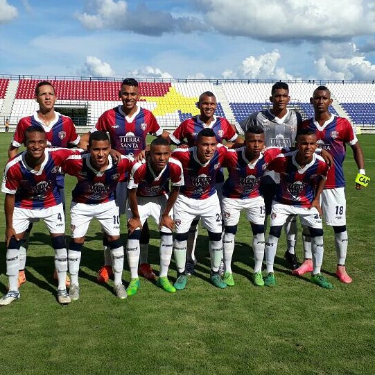 UnionMagdalena's tweet photo. Unión Magdalena S20 "A" clasificó a 4tos de finales en definición desde punto penal ante Jaguares en la Super Copa Juvenil Fcf. #SoplaCiclón https://t.co/sZj4thcWTy