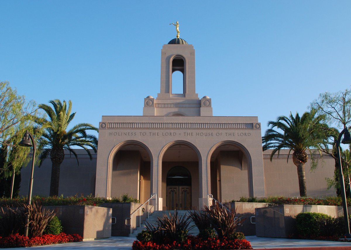 thebookofmormon's tweet photo. A principal purpose of the temple is to elevate our vision from the things of the world to the blessings of eternity. @BednarDavidA https://t.co/iIwoLentZE