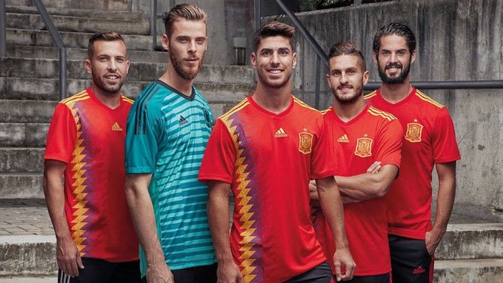 rafa_sramos7's tweet photo. Esto es reírse de la mayoría de españoles

Qué vergüenza @adidas https://t.co/RwbuljRip4