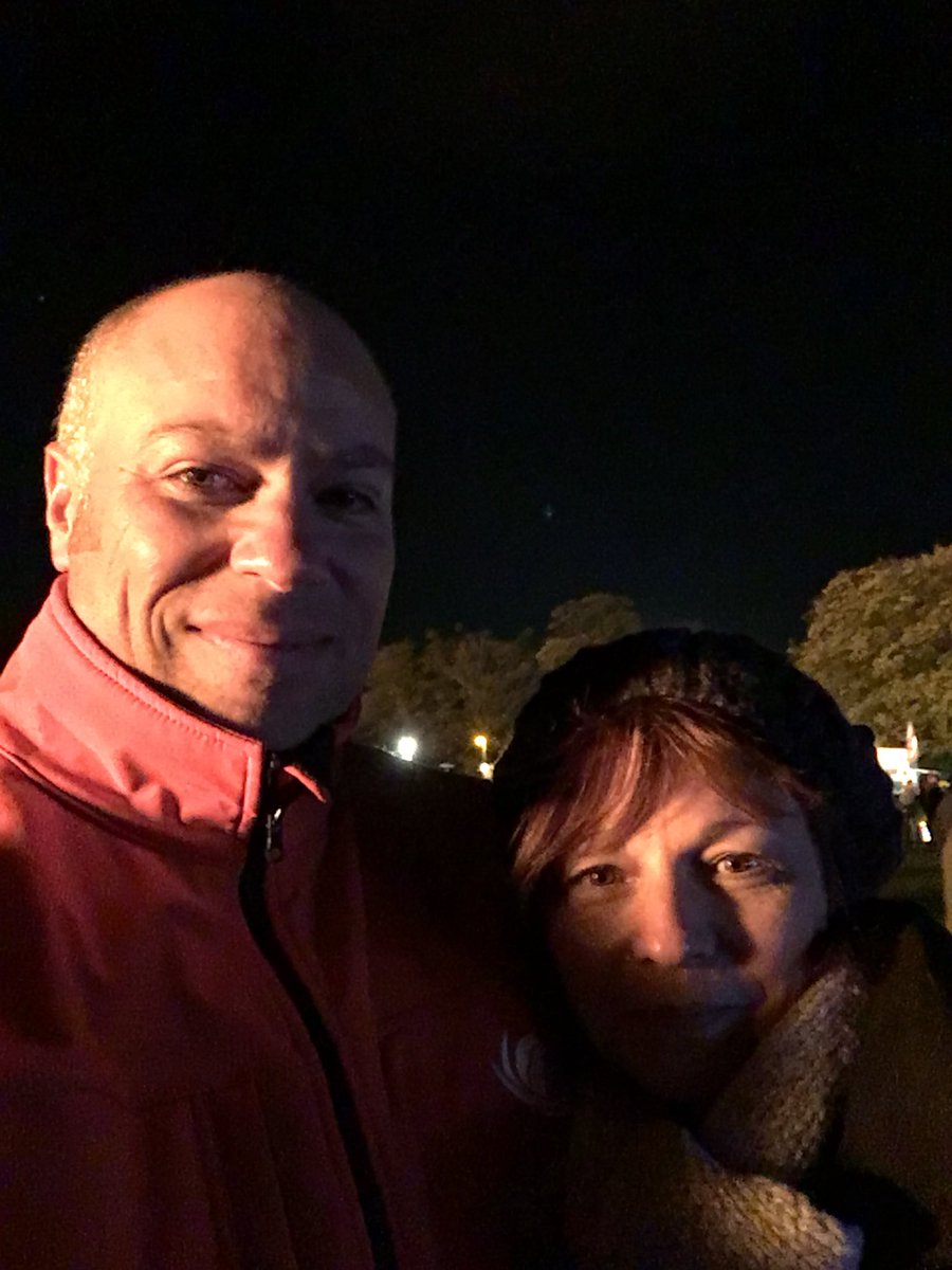 haupt_craig's tweet photo. #BodicoteFireworks #Freezing #Notenoughlayers Brilliant display as always! @rror3698 @LorraineHaupt https://t.co/bDQpq3ysIr