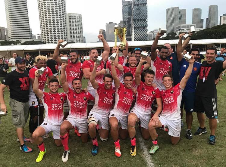FranceRugby's tweet photo. #France7developpement Six matches / six victoires 💪pour les Bleus qui remportent le Tournoi de Singapour 👏 #soutiensle7 https://t.co/vcSAZZpsMA