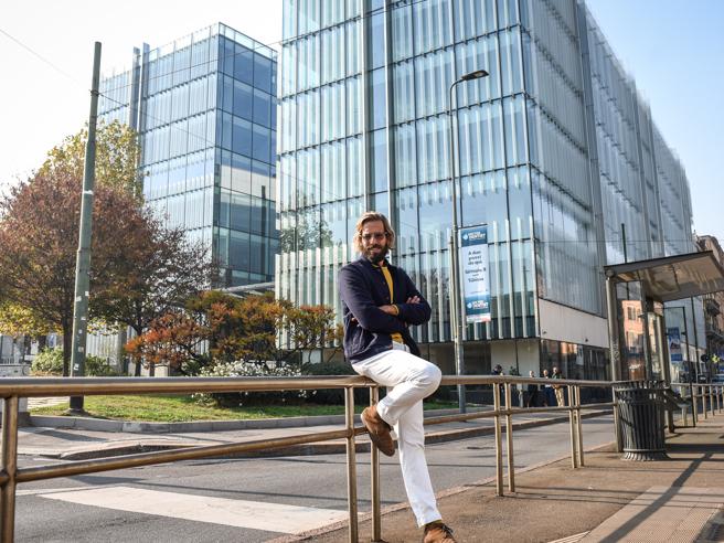 Corriere's tweet photo. Amazon apre  il nuovo quartier generale a Milano  https://t.co/8DH7ZuUprc https://t.co/tsdc2bqbhx