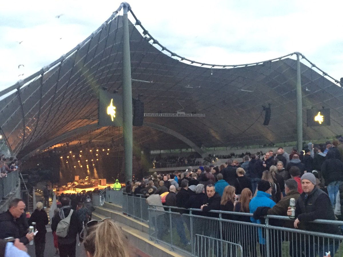 the6thdan's tweet photo. Not quite Red Sails in the Sunset but there's two sticks in the #Powderworks @midnightoilband #Oils #Thegreatcircle #MidnightOil #MusicBowl https://t.co/2O8rStTjop