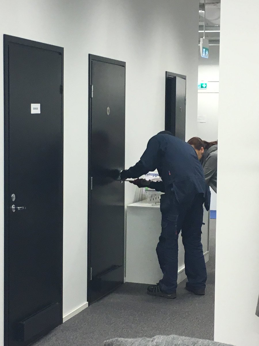 Monday morning excitement, busting an employee out of the bathroom #mondays #maanantai #collaboration