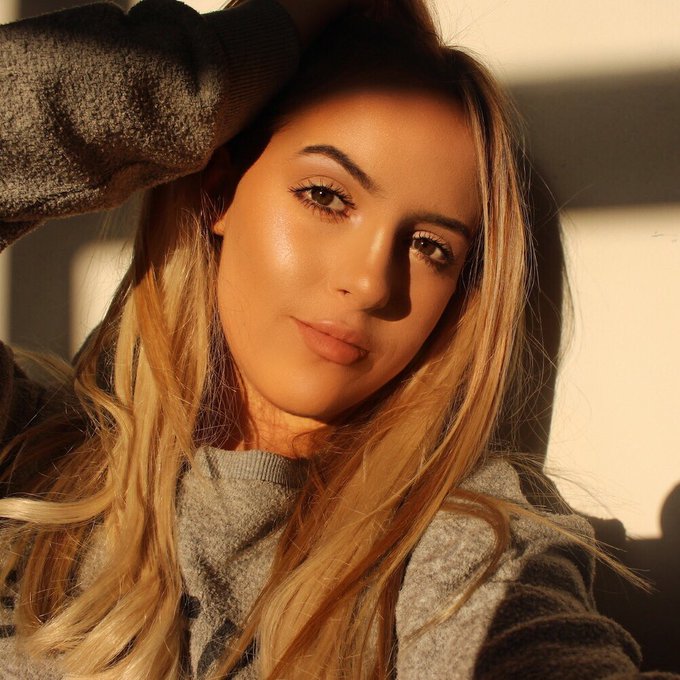 Watch Kirsty's leaked NSFW photo on TwXstars